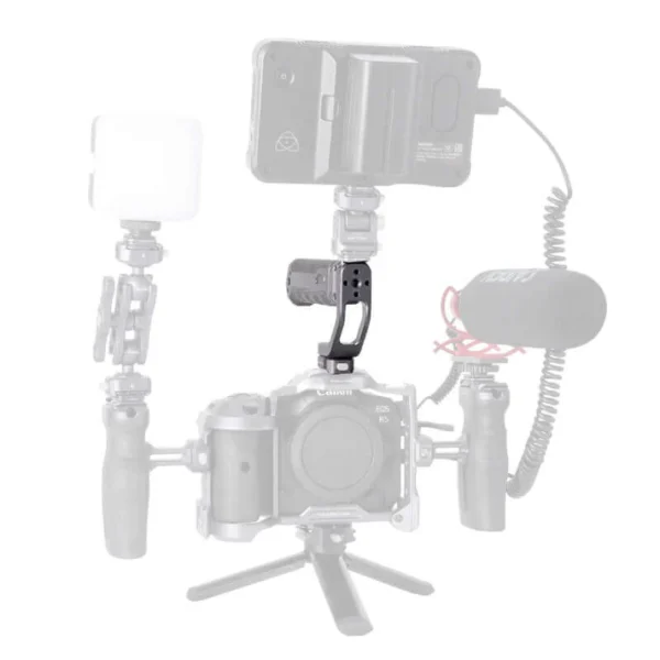 مقبض علوي سريع الفك لتركيب مريح وثابت على الكاميرا.