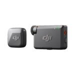ميكروفون لاسلكي صغير DJI Mic Mini مع وحدتي إرسال وجهاز استقبال وحافظة شحن، مناسب للتسجيل الصوتي للأجهزة مثل الهواتف والكاميرات.